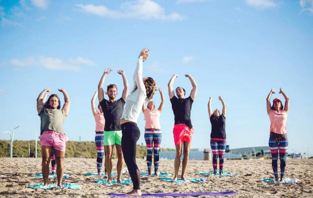 Beach yoga class Beleving Kijkduin